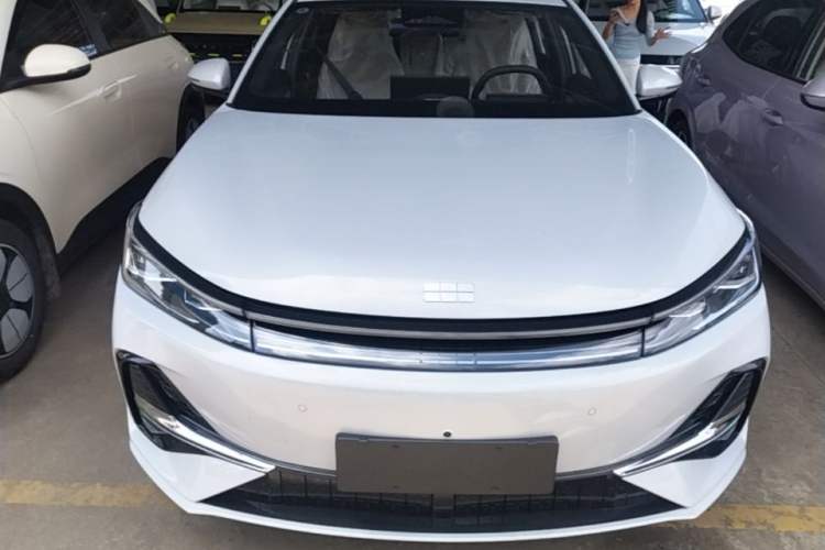 Used Geely Galaxy A7 2025 Model EM-i 150km Long-Distance Edition Front