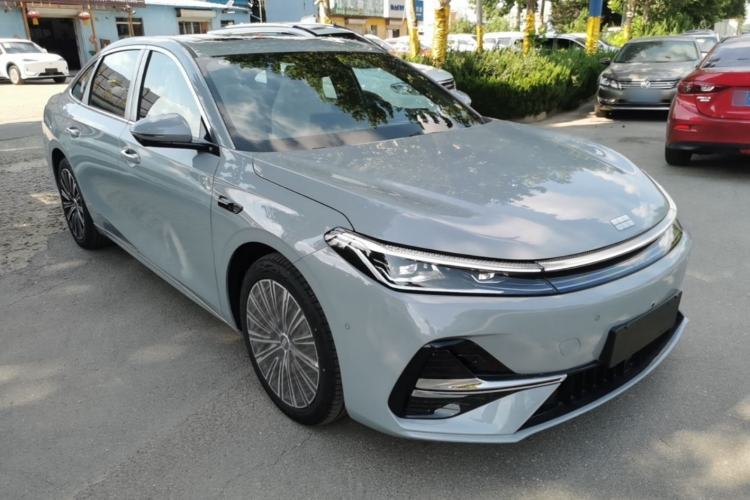 Used Geely Galaxy A7 2025 Model EM-i 150km Starship Edition Front Right 45 Deg