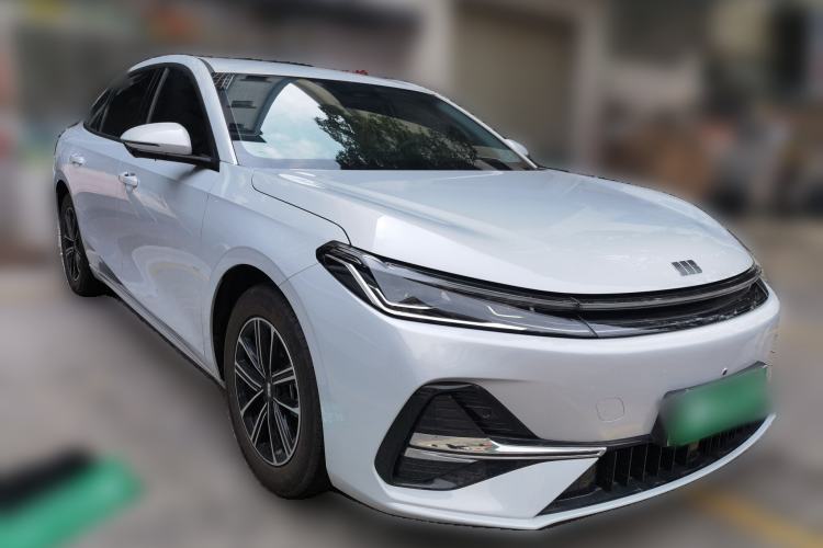 Used Geely Galaxy A7 2025 Model EM-i 70km Luxury Edition Front Right 45 Deg