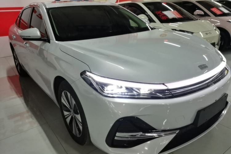Used Geely Galaxy A7 2025 Model EM-i 150km Prestige Edition Front Right 45 Deg