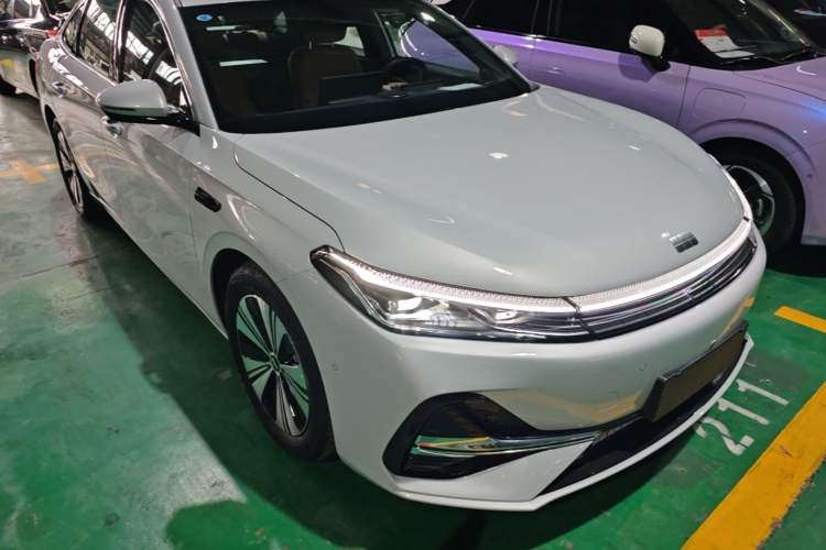 Used Geely Galaxy A7 2025 Model EM-i 150km Prestige Edition Front Right 45 Deg