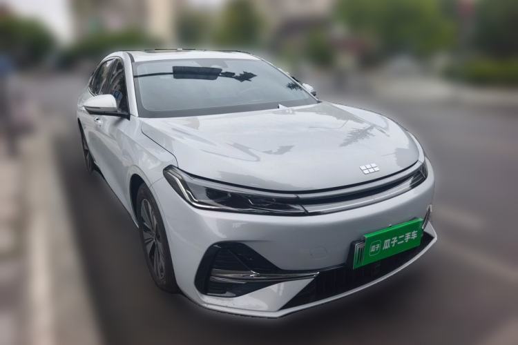 Used Geely Galaxy A7 2025 Model EM-i 150km Prestige Edition Front Right 45 Deg