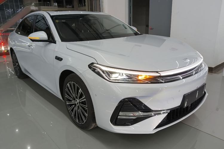 Used Geely Galaxy A7 2025 Model EM-i 150km Starship Edition Front Right 45 Deg