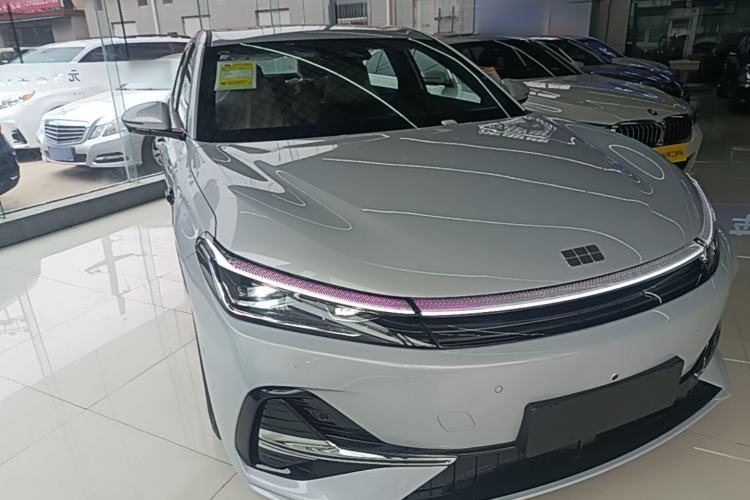 Used Geely Galaxy A7 2025 Model EM-i 70km Launch Edition Front Right 45 Deg