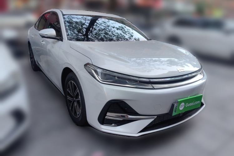 Used Geely Galaxy A7 2025 Model EM-i 70km Luxury Edition Front Right 45 Deg