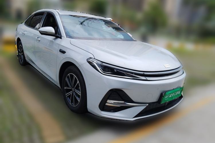 Used Geely Galaxy A7 2025 Model EM-i 70km Launch Edition Front Right 45 Deg