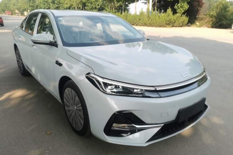 Used Geely Galaxy A7 2025 Model EM-i 150km Starship Edition Front Right 45 Deg
