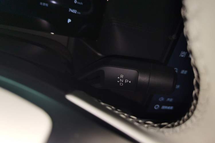 Used Geely Galaxy A7 2025 Model EM-i 150km Starship Edition Gear Lever