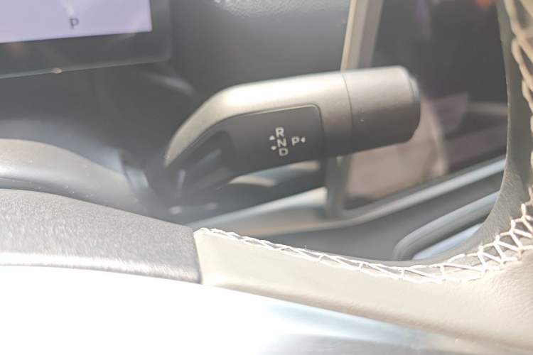 Used Geely Galaxy A7 2025 Model EM-i 70km Exploration Edition Gear Lever