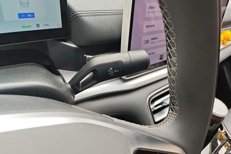 Used Geely Galaxy A7 2025 Model EM-i 70km Luxury Edition Gear Lever