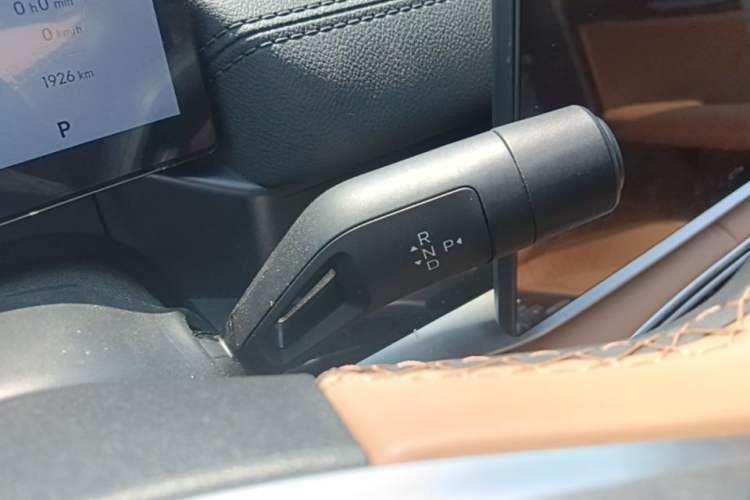 Used Geely Galaxy A7 2025 Model EM-i 150km Starship Edition Gear Lever