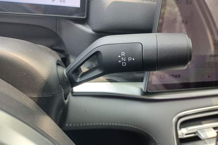Used Geely Galaxy A7 2025 Model EM-i 150km Starship Edition Gear Lever