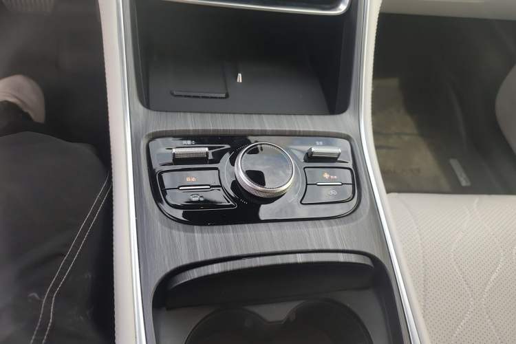 Used Geely Galaxy A7 2025 Model EM-i 150km Starship Edition Gear Lever