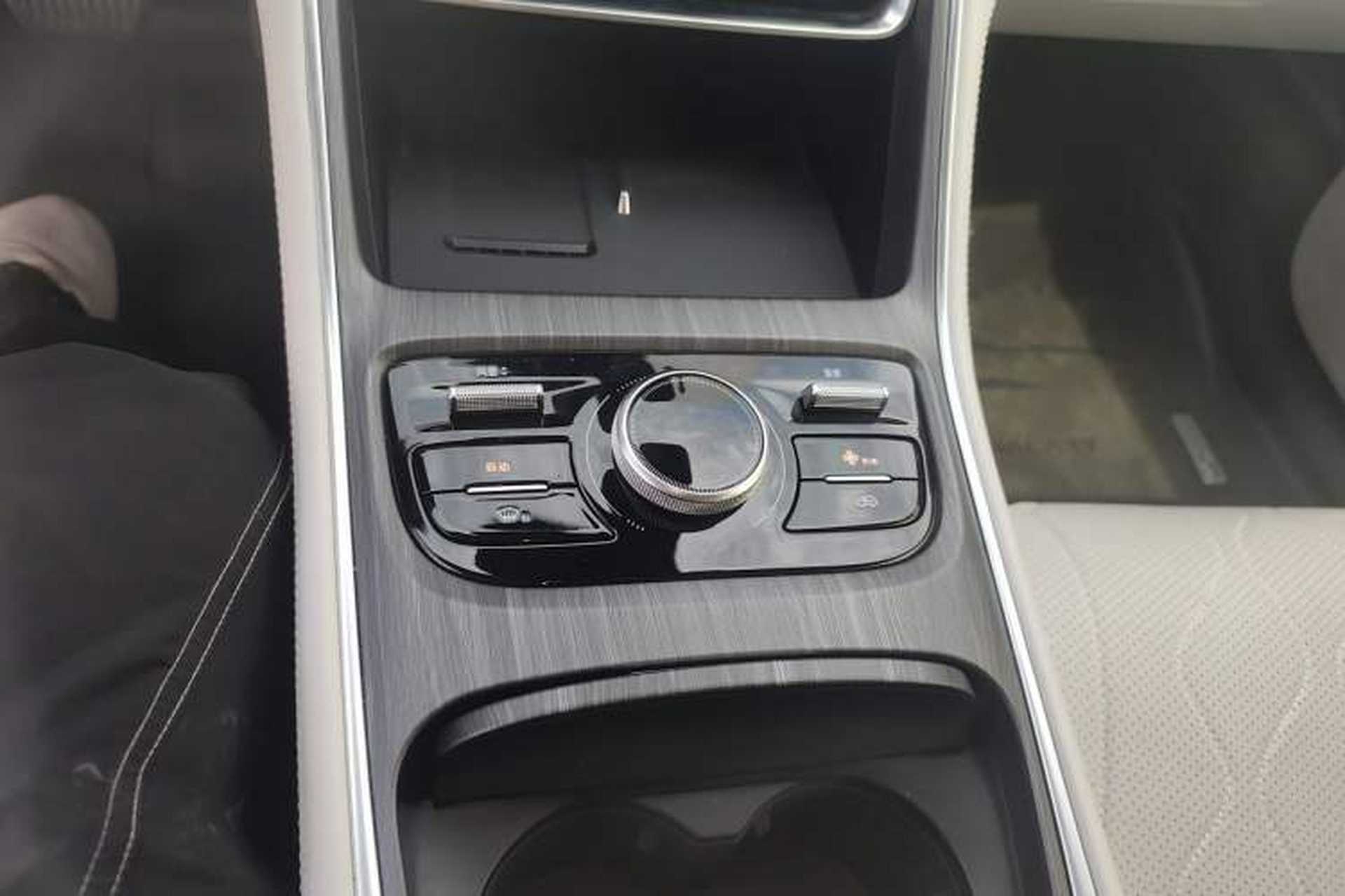 Used Geely Galaxy A7 2025 Model EM-i 150km Starship Edition Gear Lever