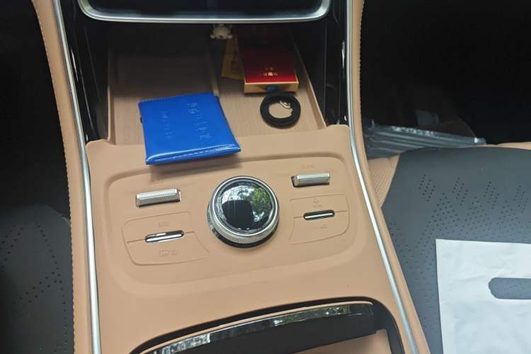Used Geely Galaxy A7 2025 Model EM-i 150km Exploration+ Edition Gear Lever
