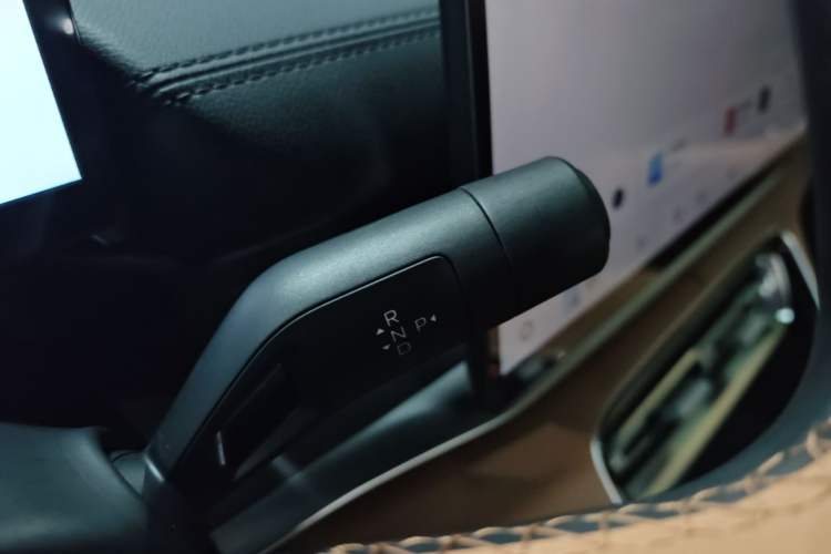 Used Geely Galaxy A7 2025 Model EM-i 150km Prestige Edition Gear Lever