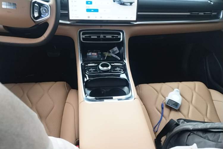 Used Geely Galaxy A7 2025 Model EM-i 150km Long-Distance Edition Gear Lever