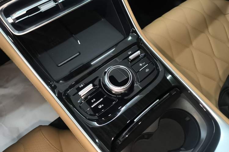 Used Geely Galaxy A7 2025 Model EM-i 150km Exploration+ Edition Gear Lever
