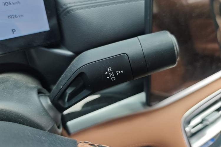 Used Geely Galaxy A7 2025 Model EM-i 150km Starship Edition Gear Lever