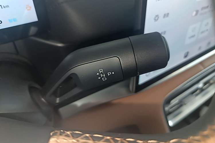 Used Geely Galaxy A7 2025 Model EM-i 70km Exploration Edition Gear Lever