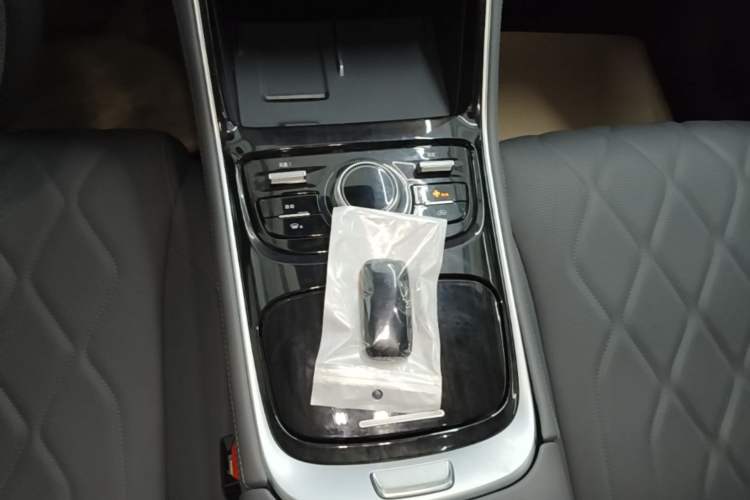 Used Geely Galaxy A7 2025 Model EM-i 150km Starship Edition Gear Lever
