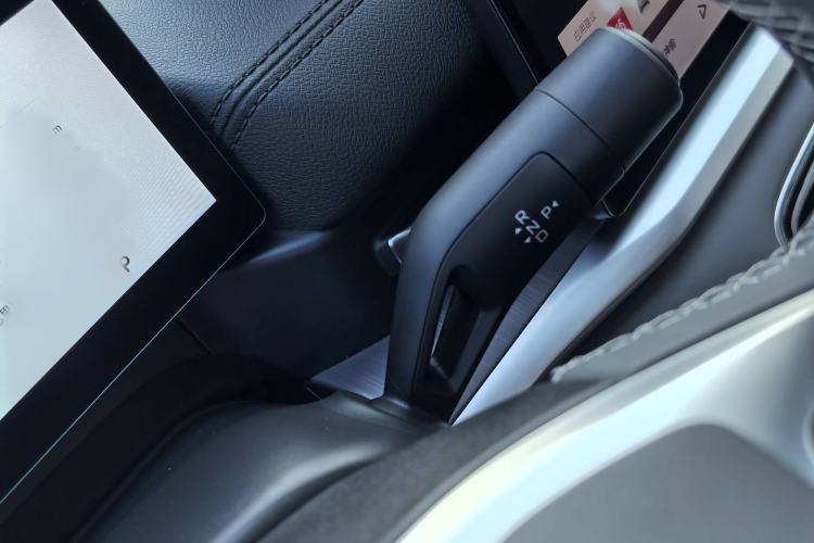 Used Geely Galaxy A7 2025 Model EM-i 70km Luxury Edition Gear Lever