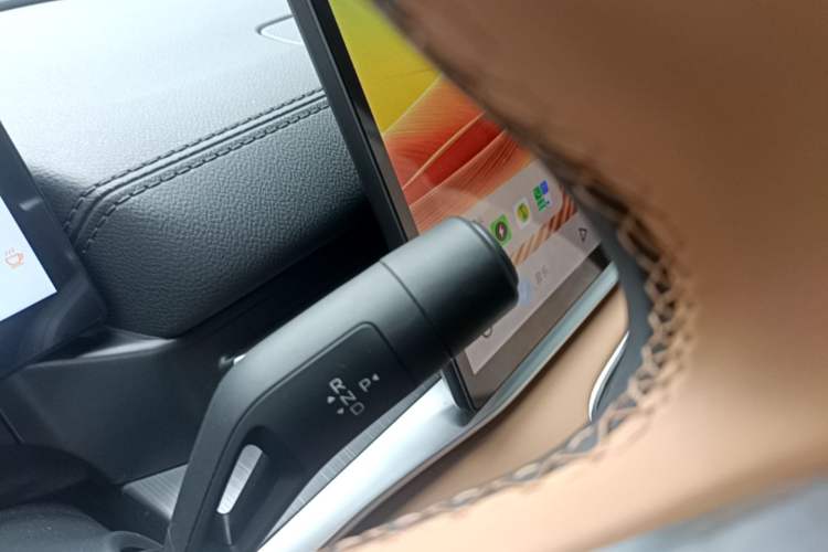 Used Geely Galaxy A7 2025 Model EM-i 70km Launch Edition Gear Lever