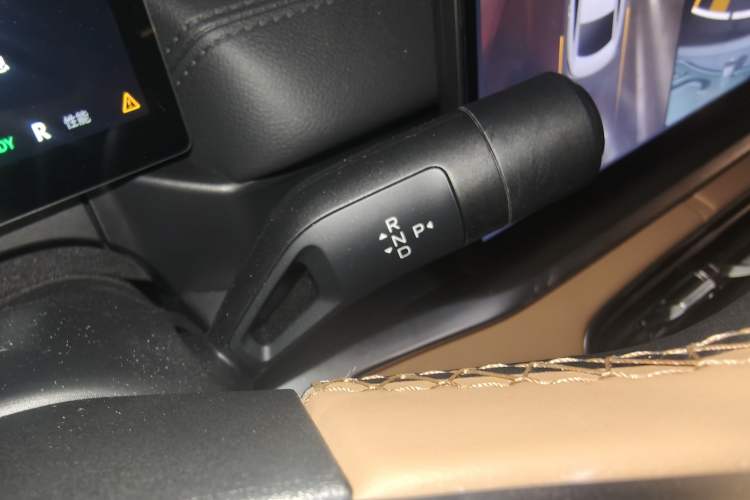 Used Geely Galaxy A7 2025 Model EM-i 150km Prestige Edition Gear Lever