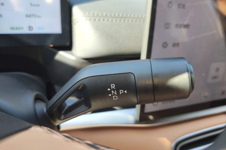 Used Geely Galaxy A7 2025 Model EM-i 150km Starship Edition Gear Lever