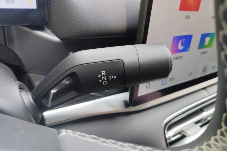 Used Geely Galaxy A7 2025 Model EM-i 70km Exploration Edition Gear Lever