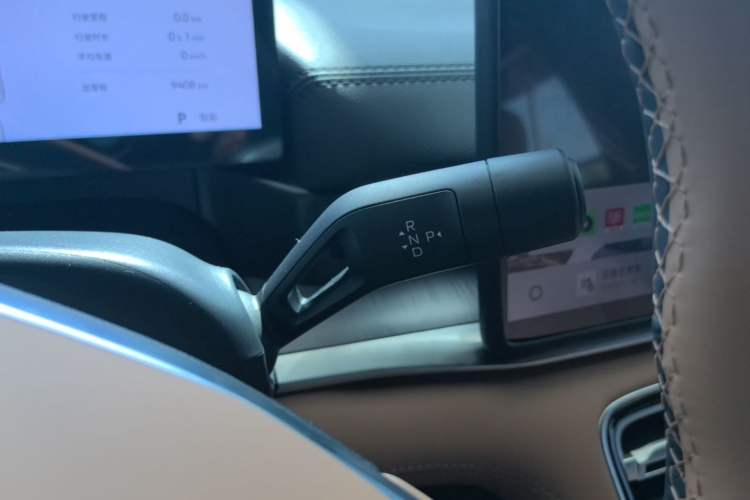 Used Geely Galaxy A7 2025 Model EM-i 70km Exploration Edition Gear Lever