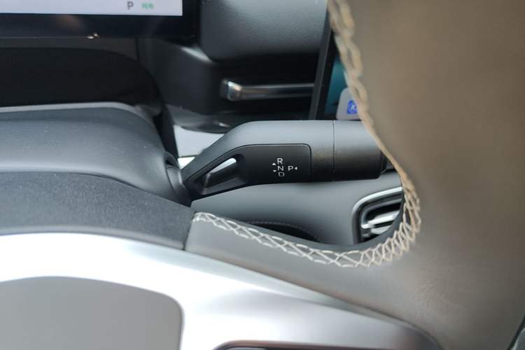 Used Geely Galaxy A7 2025 Model EM-i 150km Starship Edition Gear Lever