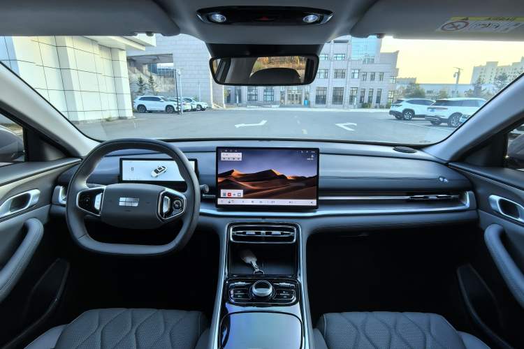 Used Geely Galaxy A7 2025 Model EM-i 70km Luxury Edition Interior 2