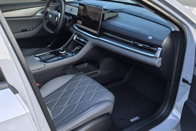 Used Geely Galaxy A7 2025 Model EM-i 70km Luxury Edition Interior 3