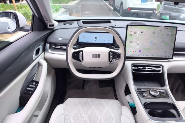 Used Geely Galaxy A7 2025 Model EM-i 150km Starship Edition Interior 4