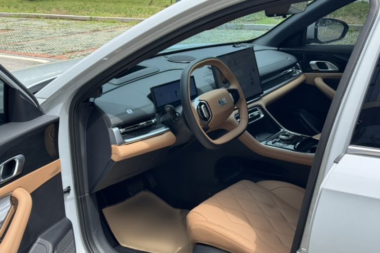 Used Geely Galaxy A7 2025 Model EM-i 150km Exploration+ Edition Interior 7