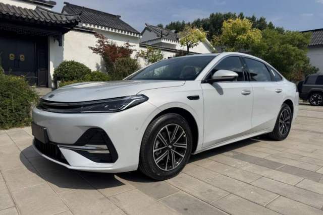 Używany Geely Galaxy A7 2025 Model EM-i 70km Exploration Edition