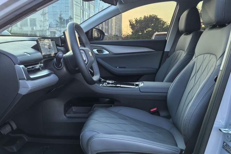 Used Geely Galaxy A7 2025 Model EM-i 70km Luxury Edition Left Front Seat