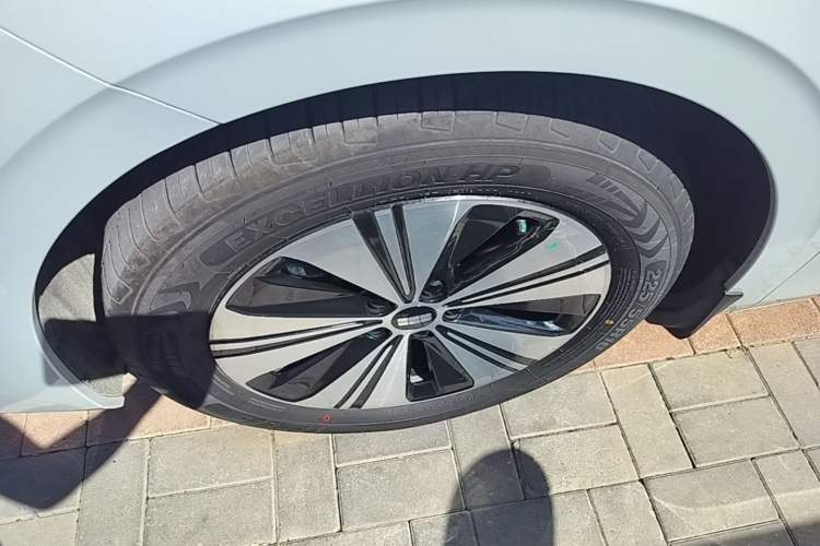 Used Geely Galaxy A7 2025 Model EM-i 150km Exploration+ Edition Left Front Wheel Hub