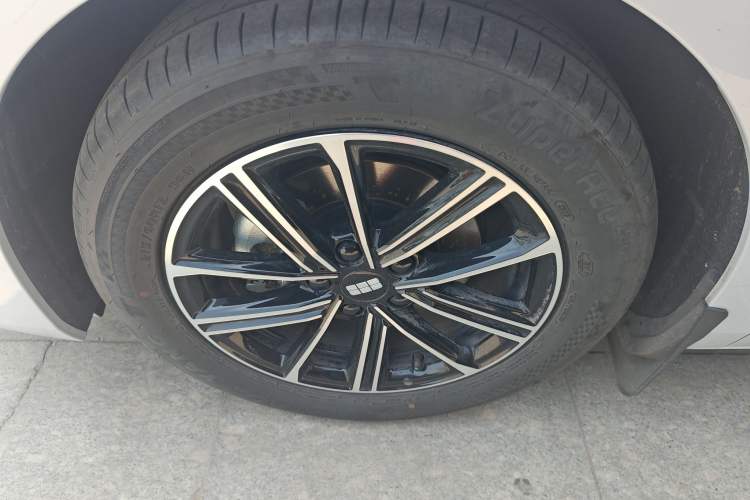 Used Geely Galaxy A7 2025 Model EM-i 70km Luxury Edition Left Front Wheel Hub