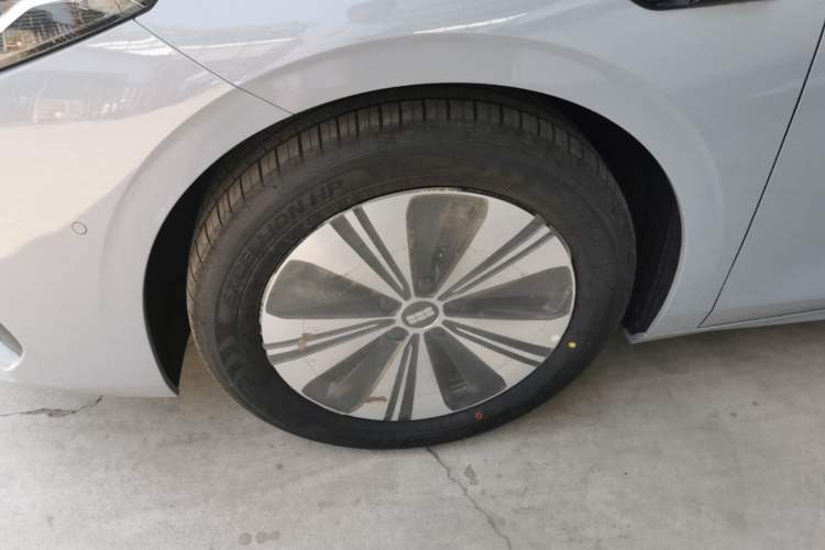 Used Geely Galaxy A7 2025 Model EM-i 150km Exploration+ Edition Left Front Wheel Hub