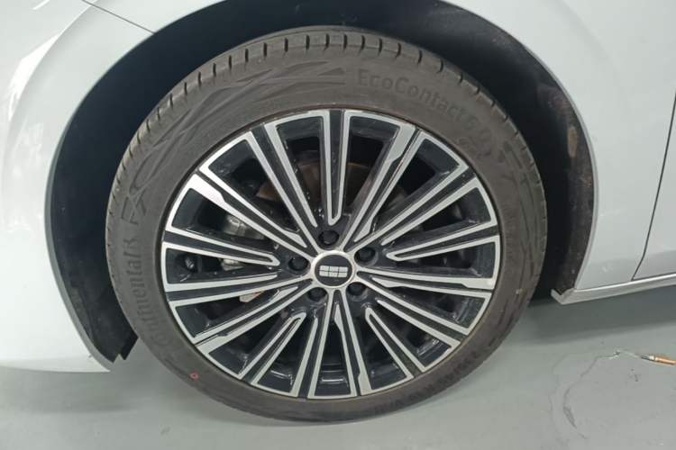 Used Geely Galaxy A7 2025 Model EM-i 150km Starship Edition Left Front Wheel Hub