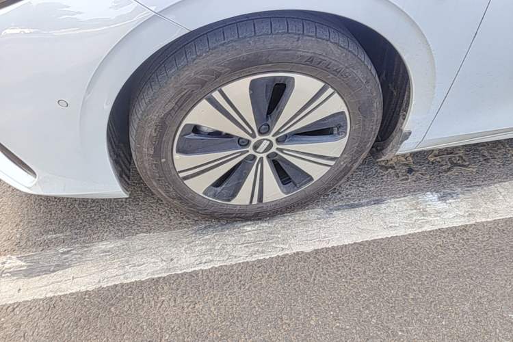 Used Geely Galaxy A7 2025 Model EM-i 150km Exploration+ Edition Left Front Wheel Hub