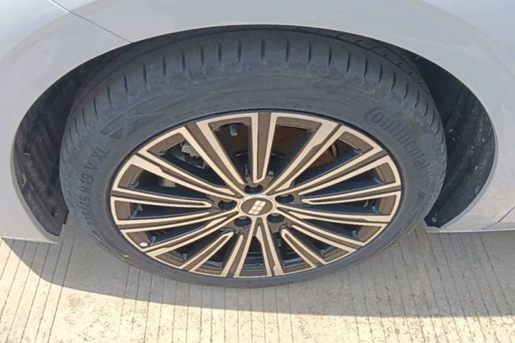 Used Geely Galaxy A7 2025 Model EM-i 150km Starship Edition Left Front Wheel Hub