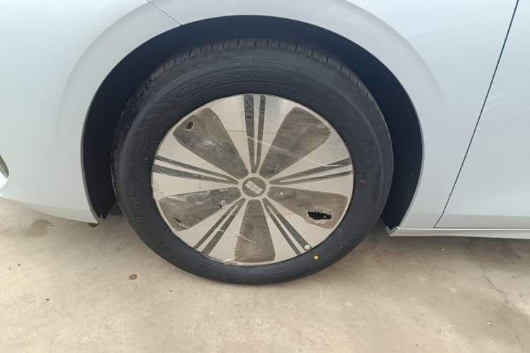 Used Geely Galaxy A7 2025 Model EM-i 150km Prestige Edition Left Front Wheel Hub