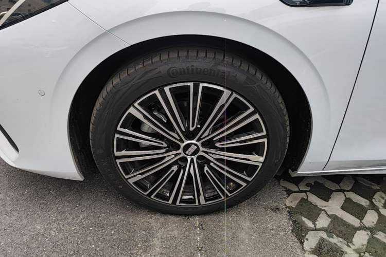 Used Geely Galaxy A7 2025 Model EM-i 150km Starship Edition Left Front Wheel Hub