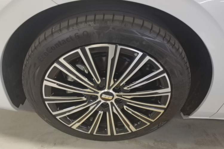 Used Geely Galaxy A7 2025 Model EM-i 150km Starship Edition Left Front Wheel Hub