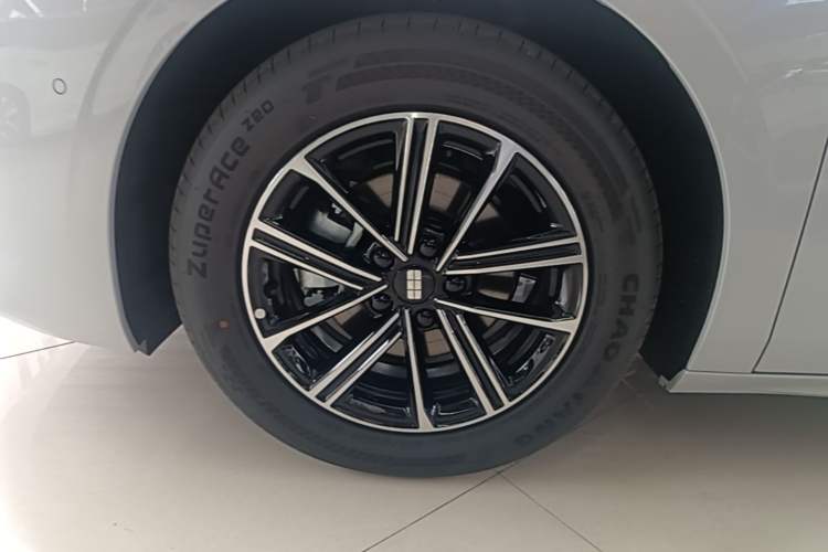 Used Geely Galaxy A7 2025 Model EM-i 70km Launch Edition Left Front Wheel Hub