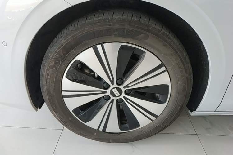 Used Geely Galaxy A7 2025 Model EM-i 150km Exploration+ Edition Left Front Wheel Hub