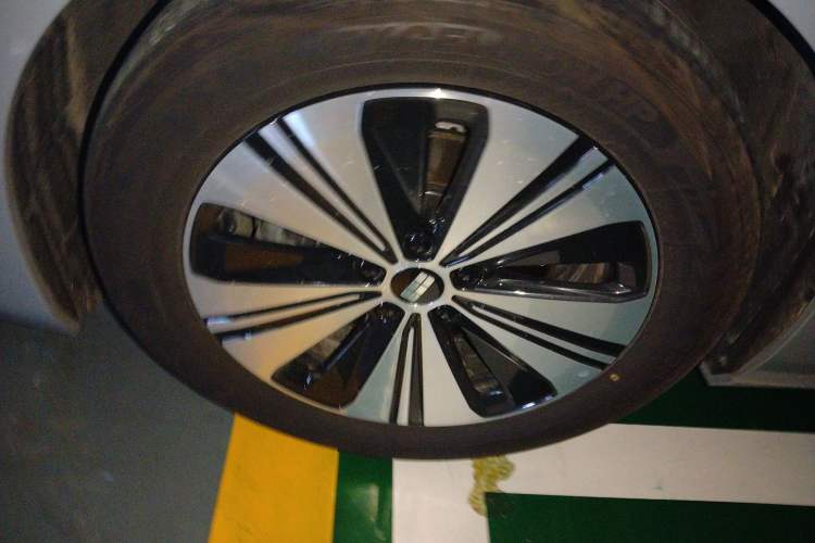 Used Geely Galaxy A7 2025 Model EM-i 150km Exploration+ Edition Left Front Wheel Hub